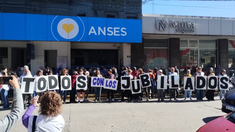 Se realiz el abrazo a la ANSES